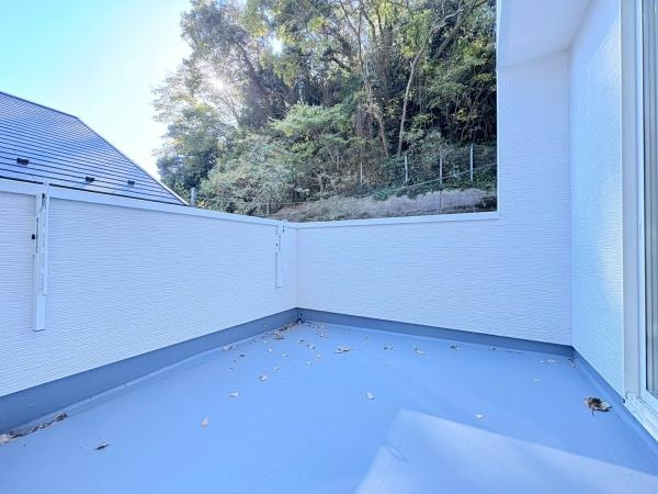 逗子市沼間２丁目の新築一戸建のバルコニー