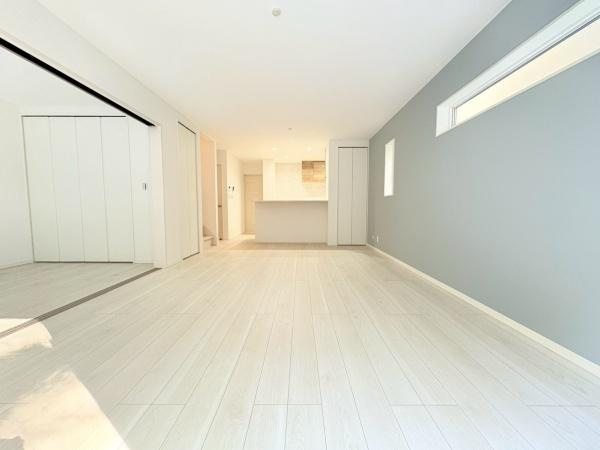 逗子市沼間２丁目の新築一戸建の居間・リビング