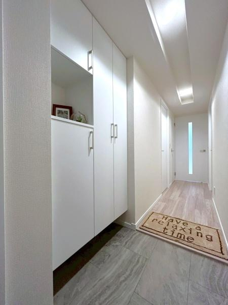 コスモ三ツ沢ガーデン山の玄関