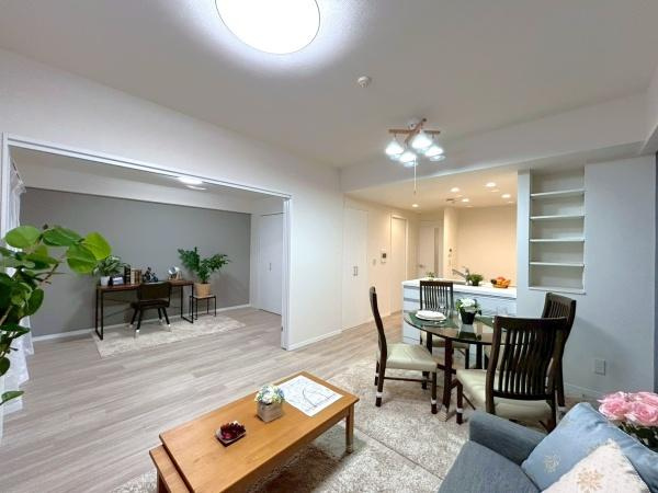 コスモ三ツ沢ガーデン山の居間・リビング