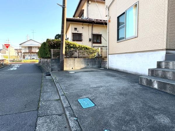 藤沢市石川５丁目の中古一戸建の駐車場