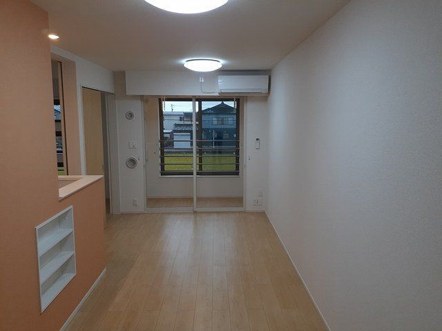 タカオカ・シュロスの居間・リビング|ゆったり過ごせる居間です