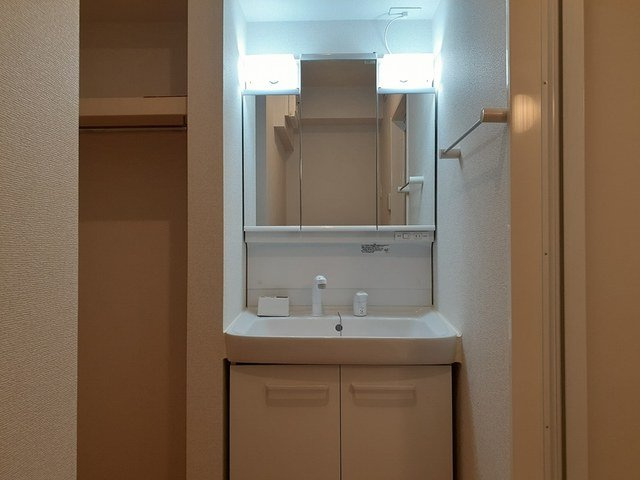 タカオカ・シュロスの洗面所|脱衣スペースもあります