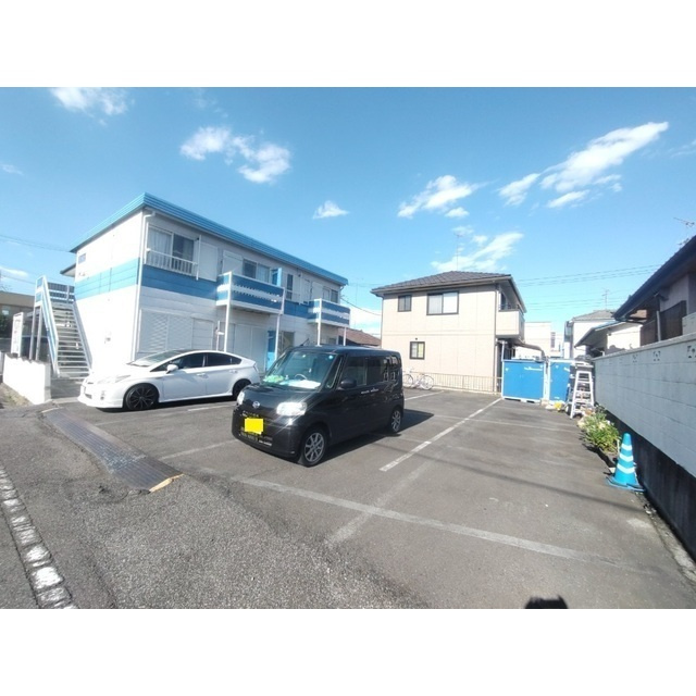 C.V.コーポの駐車場