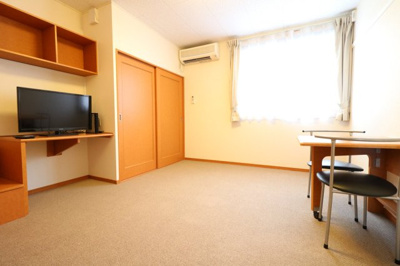 【居間・リビング】 | レオパレス眺湖Ⅱ | 当社人気のベッドタイプ！収納付きベッドがオススメ！