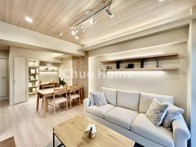 【ダイニング】 | 木場サニータウン | 【ダイニング】忙しい朝でも、しっかり家族が揃って食事をして頂けるゆとりある大きさのダイニングスペース。奥様が作る手料理をカウンター越しに受けとって頂き、テーブルで囲む素敵な時間を存分に愉しんで下さい。