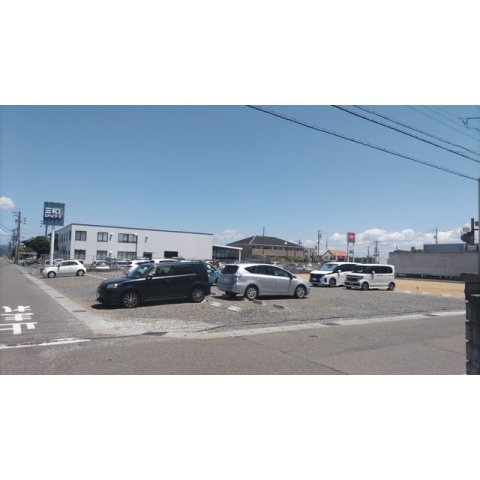 茜部野瀬１丁目駐車場