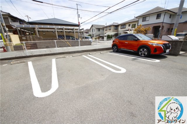 カーサ　セレノの駐車場