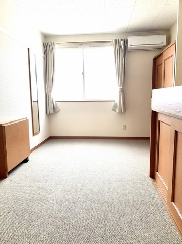 レオパレスゼオンの居間・リビング