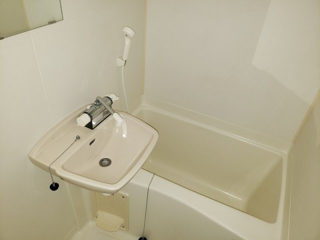 レオパレスゼオンの浴室