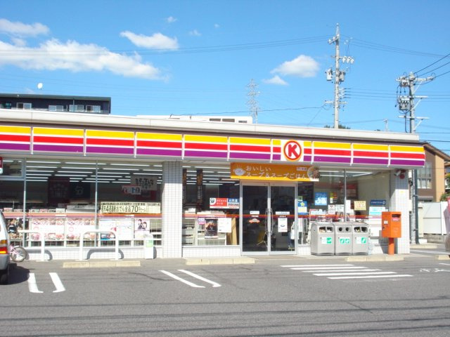 ゴールデンハイム水野の周辺|ファミリーマート小牧文津店まで579ｍ