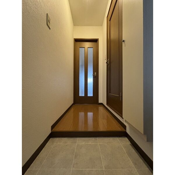 クイーンライフ鳴尾の玄関