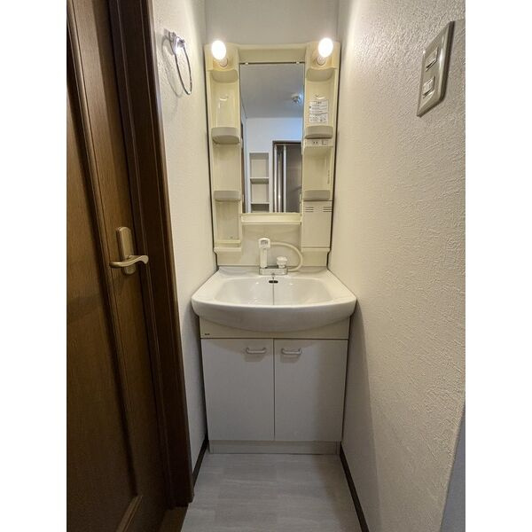 クイーンライフ鳴尾の洗面所