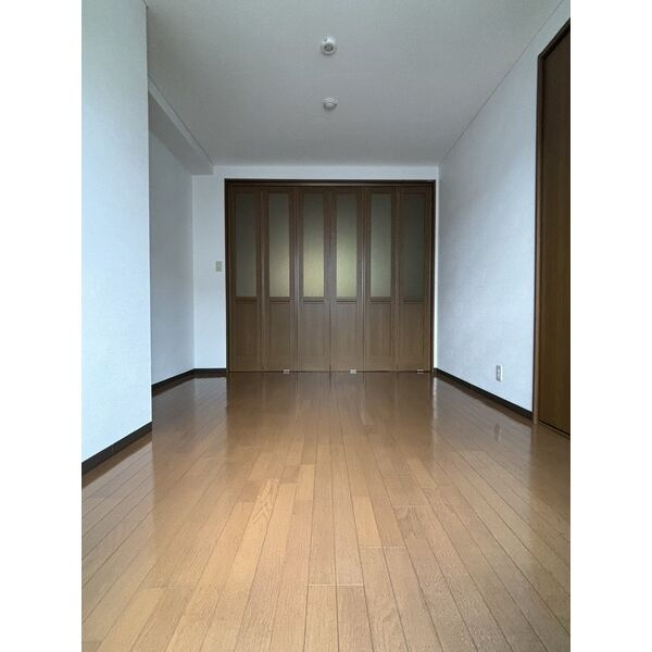 クイーンライフ鳴尾の居間・リビング