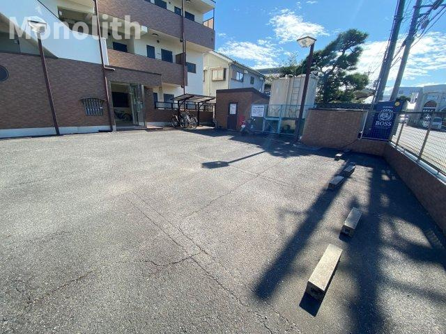 ファーストパレスの駐車場