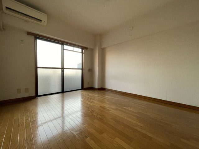 グランデュールアサノの洋室