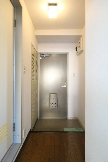 日神パレス生麦の玄関