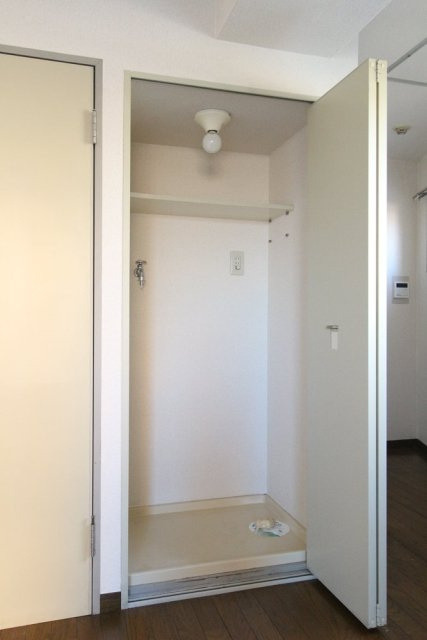 日神パレス生麦の設備|室内洗濯機置場