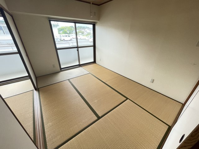 【寝室】 | 広くて明るい寝室