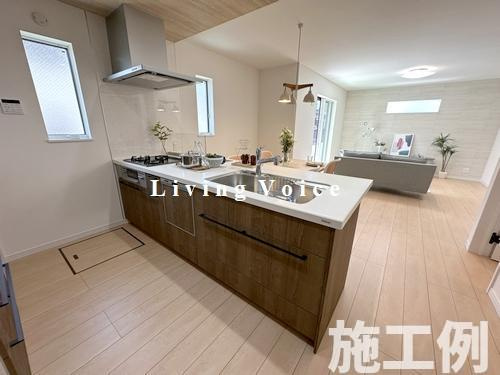 【居間・リビング】 | 【仲介手数料０円】伊勢原市第3高森　新築一戸建て　全3棟 | 伊勢原市第3高森　新築一戸建て　全3棟