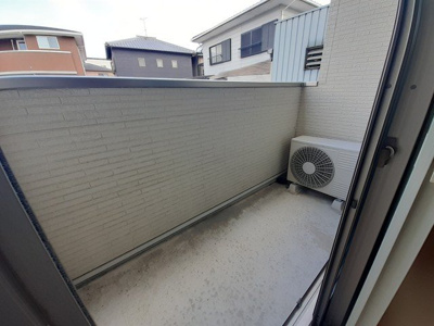 【バルコニー】 | ピアチェーレⅢ | バルコニー付きです