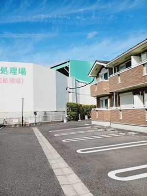 【駐車場】 | メゾネット・アンジュ弐番館 | 駐車場があるので、車を買う予定の方も安心です