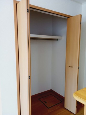 【収納】 | メゾネット・アンジュ弐番館 | こまごまとしたものを収納できそうですね