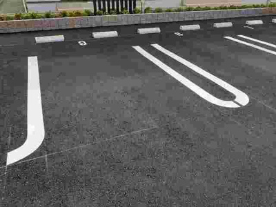 【駐車場】 | 瑠璃玻璃ハウス | 駐車場があるので、車を買う予定の方も安心です