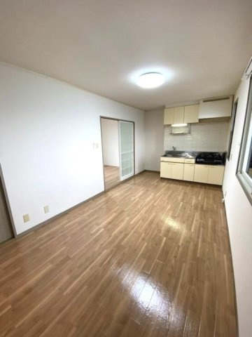 メゾンルミエールの居間・リビング