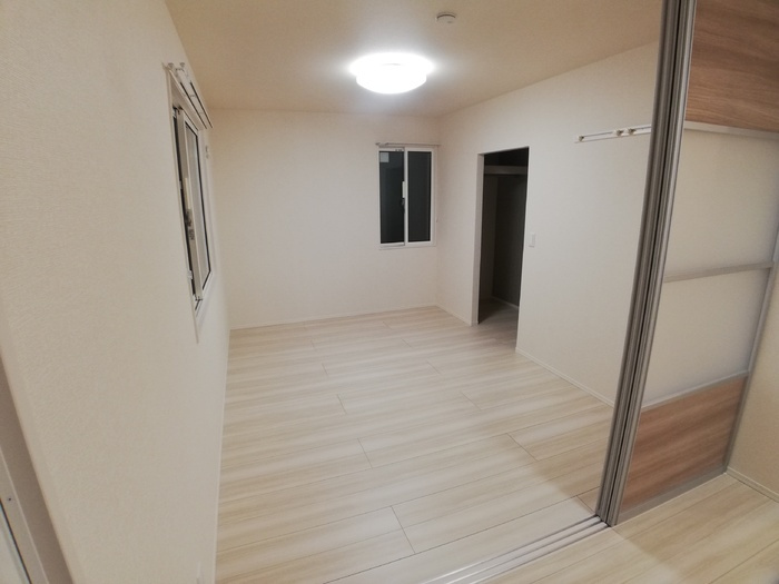 アドヴァンスサクラの洋室