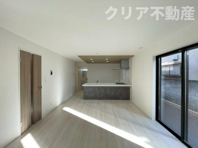 【居間・リビング】 | 前橋市南町4期新築1号棟　駐車3台＋お庭付き！