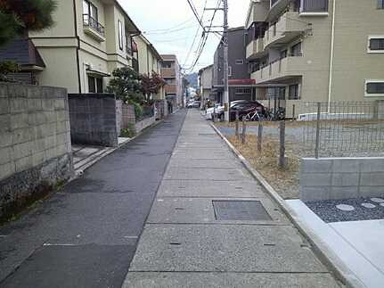 安芸郡府中町鹿籠2丁目　土地(全3区画)の前面道路含む現地写真