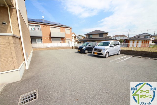 ブロード ガーデンⅢの駐車場