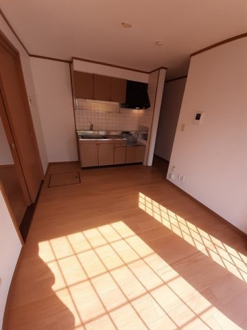 クレストールつつじが丘Ａの居間・リビング