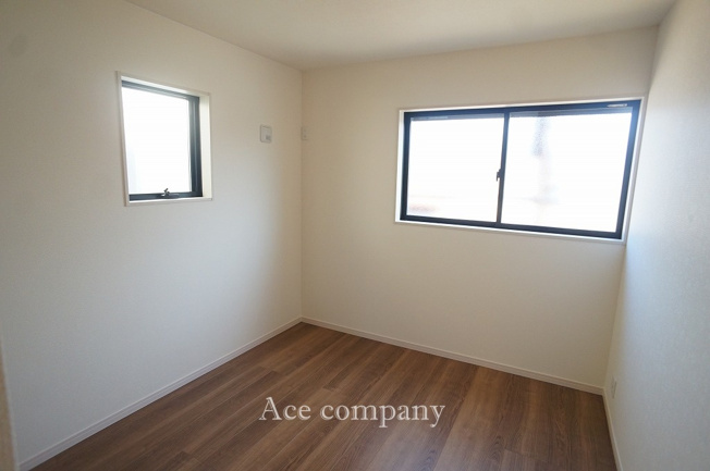 【内観：施工例】 | 八尾市小畑町2丁目　【4号棟/全4棟】 | 【同社による同仕様の施工例】浄水器付きのシステムキッチン☆※食洗機等はオプションで追加可能です♪