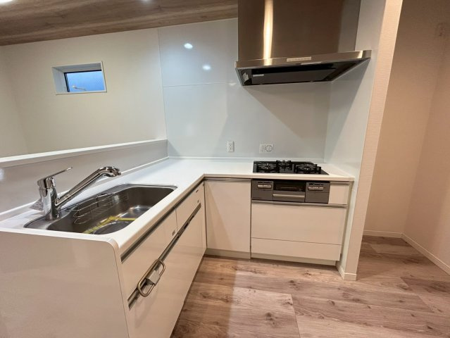 大田区中馬込1丁目　中古戸建のキッチン|現地ご見学希望・資料請求などお気軽にお問い合わせ下さい！
03-5990-5201