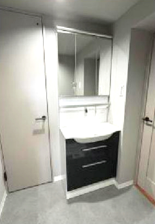 吉祥寺マンションの独立洗面台