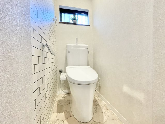 枚方市香里園東之町　中古一戸建てのトイレ|落ち着いたトイレです