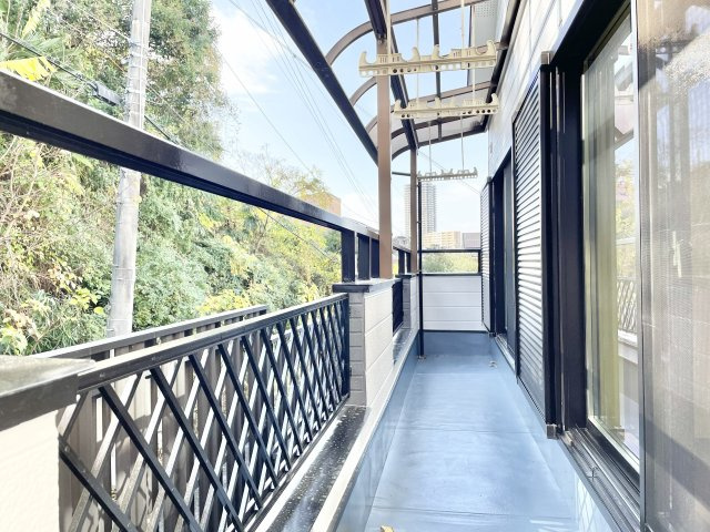枚方市香里園東之町　中古一戸建てのバルコニー|バルコニー付きです