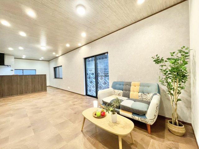 枚方市香里園東之町　中古一戸建ての居間・リビング|ゆったり過ごせるリビングです