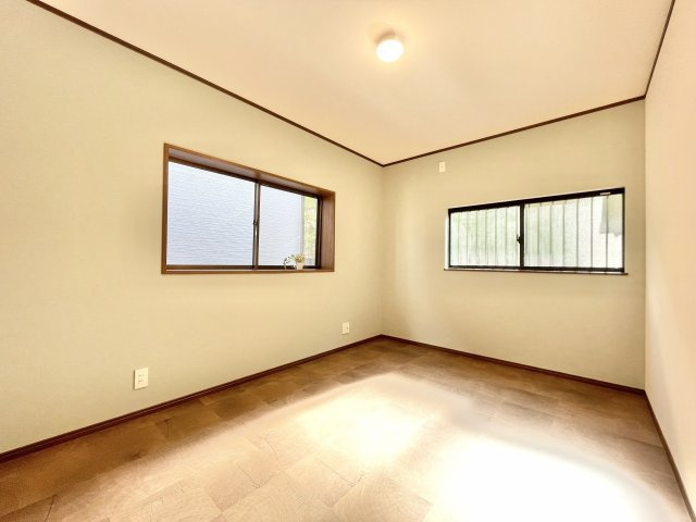 枚方市香里園東之町　中古一戸建ての洋室|明るい洋室です
