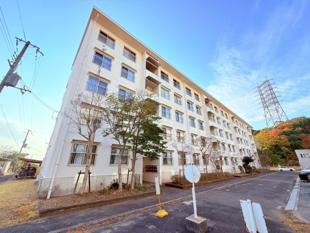 名谷団地12号棟の外観