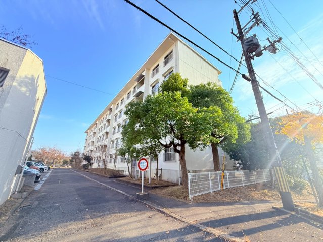 名谷団地12号棟の外観