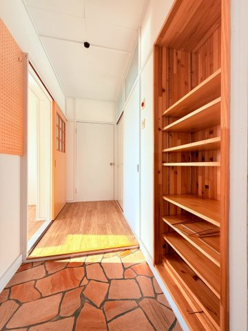 名谷団地12号棟の玄関