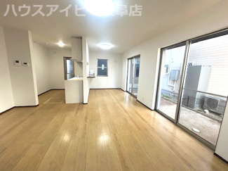 【居間・リビング】 | 津島市宇治町築6年の中古住宅登場です♪リフォーム済み！お車スペース2台可能！ | 津島市宇治町築6年の中古住宅登場です♪リフォーム済み！お車スペース2台可能！