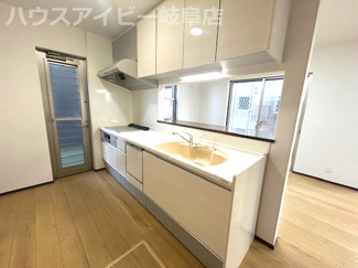 【キッチン】 | 津島市宇治町築6年の中古住宅登場です♪リフォーム済み！お車スペース2台可能！ | 津島市宇治町築6年の中古住宅登場です♪リフォーム済み！お車スペース2台可能！