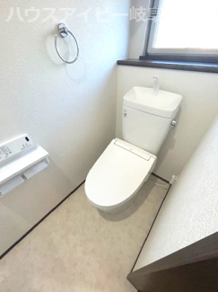 【トイレ】 | 津島市宇治町築6年の中古住宅登場です♪リフォーム済み！お車スペース2台可能！ | 津島市宇治町築6年の中古住宅登場です♪リフォーム済み！お車スペース2台可能！