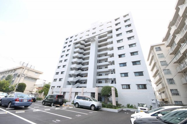 【外観】 | コスモテール吉塚 | コンビニやドラッグストアなど便利が揃ったエリアです◎
小中学校も近くお子様の登下校も安心です