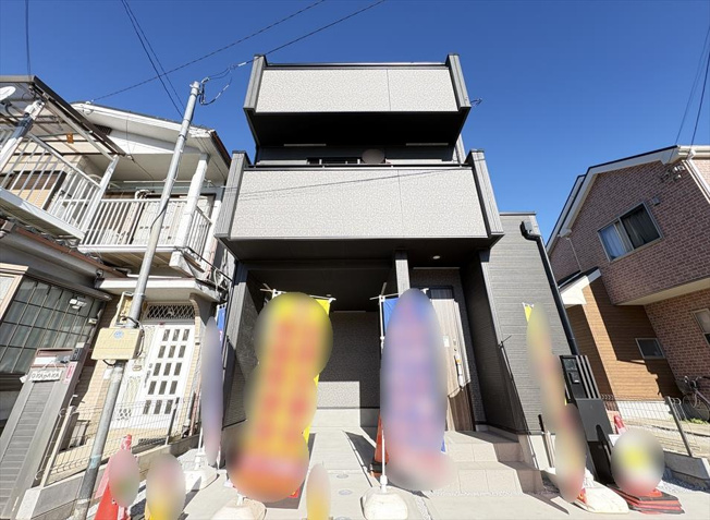 【外観】 | 新座市馬場4丁目　新築一戸建住宅　全1棟　(志木本店) | 販売現地／2025年12月4日撮影　
完成済みのためいつでも内覧可能です。