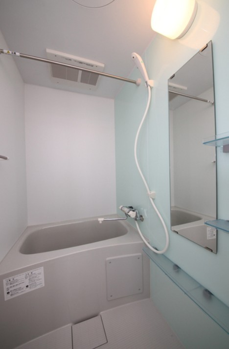 クリスタル青井Ⅰの浴室